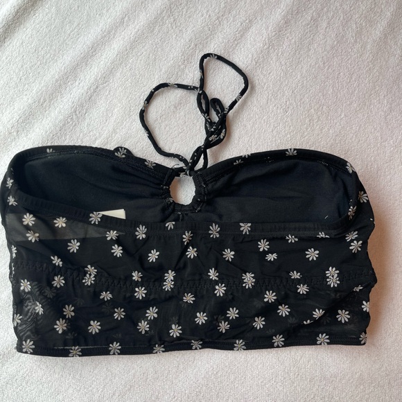 Hollister cropped tie top with daisies - Picture 3 of 3